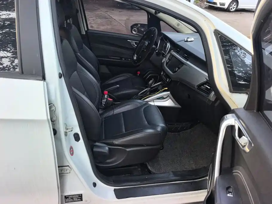 Geely Vision X3 — миниатюра 8