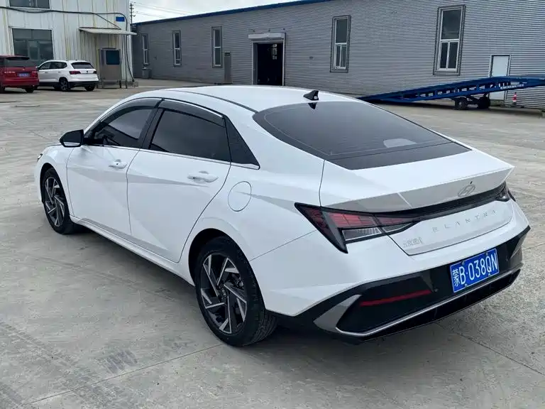 Hyundai Elantra — миниатюра 3
