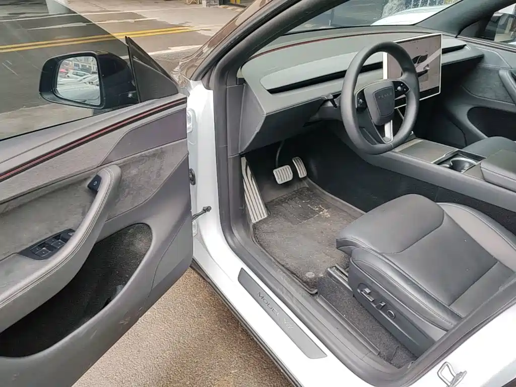 Tesla Model Y L — миниатюра 16