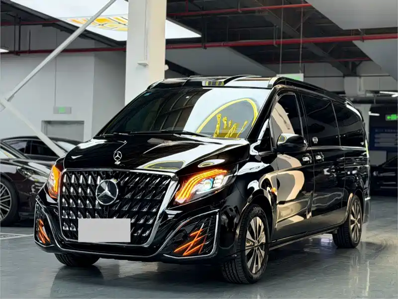 Mercedes-Benz Vito 2023 2.0T Business Edition 7 seats