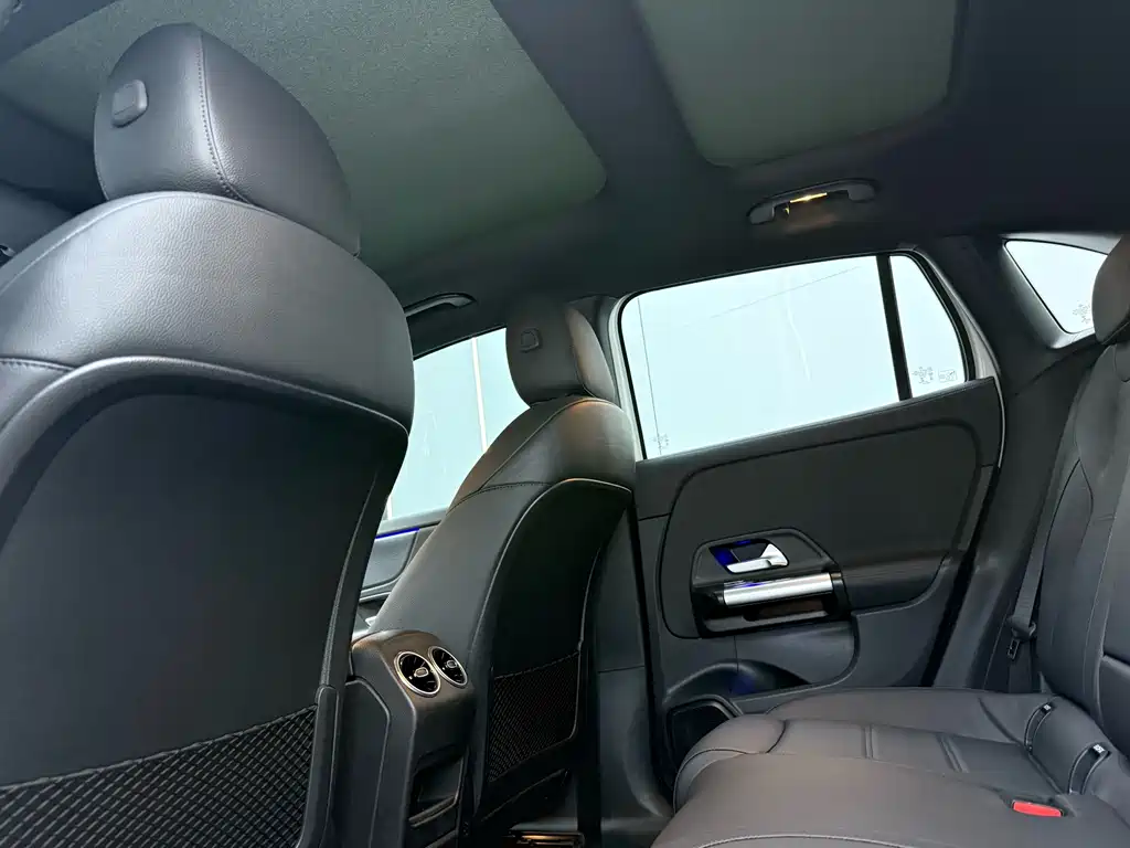 Mercedes-Benz GLA — миниатюра 9