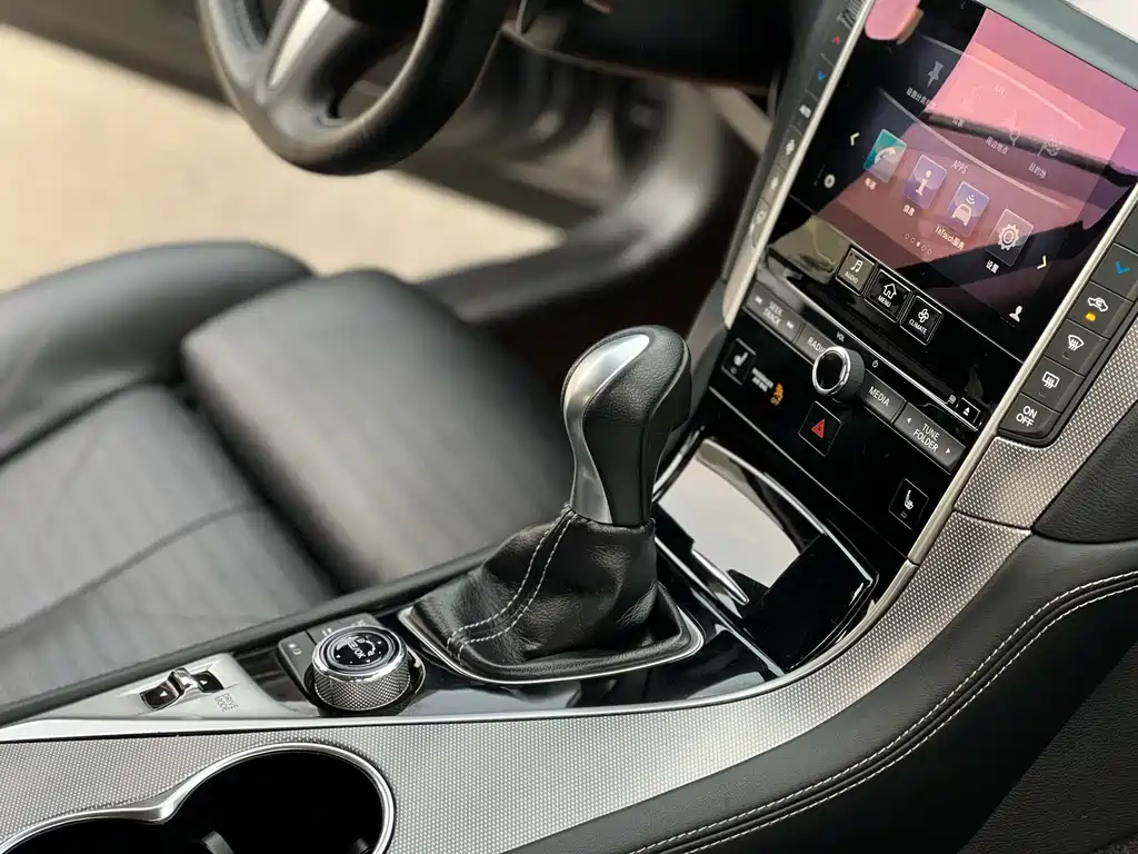 Infiniti Q50 2014 3.7L Luxury Sport
