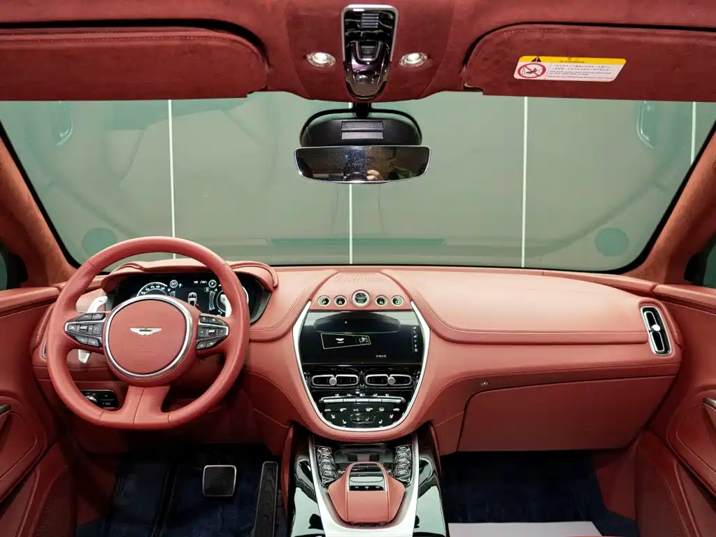 Aston Martin DBX — миниатюра 17