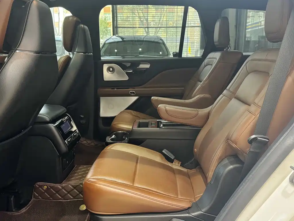 Lincoln Aviator — миниатюра 13
