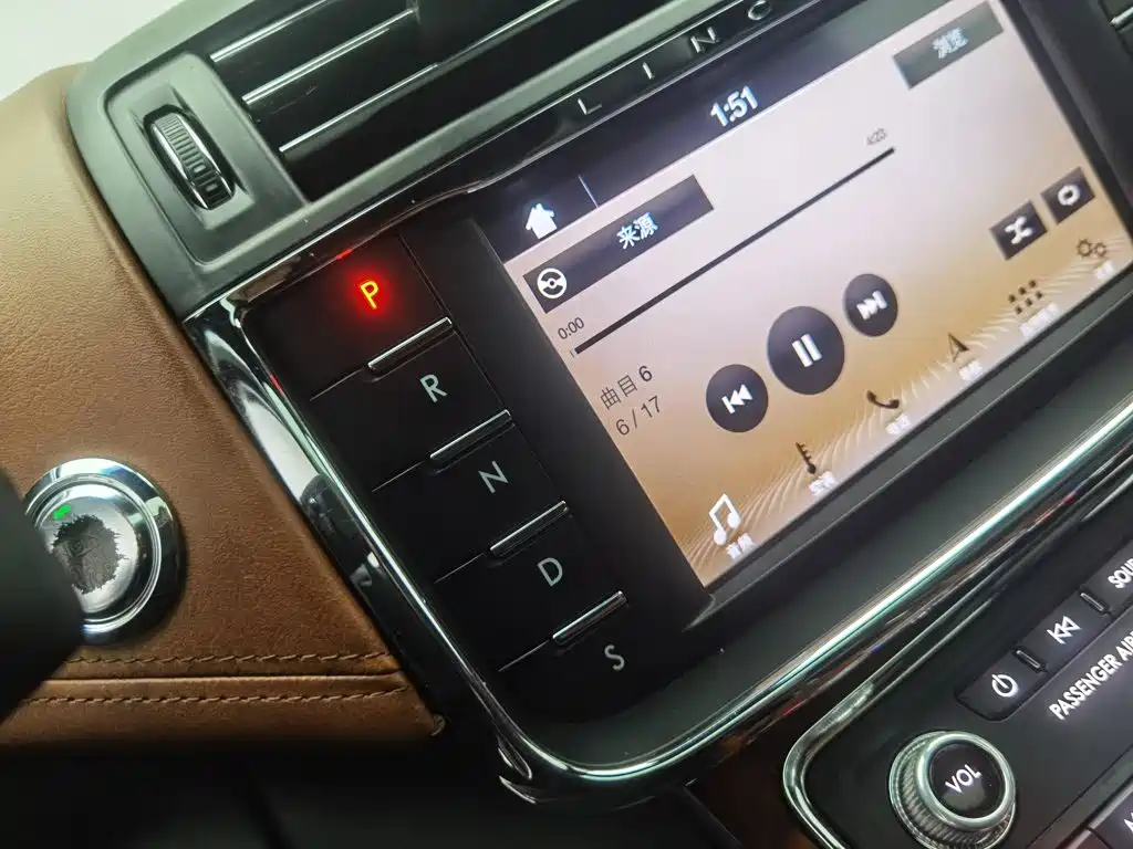 Lincoln Continental — миниатюра 13