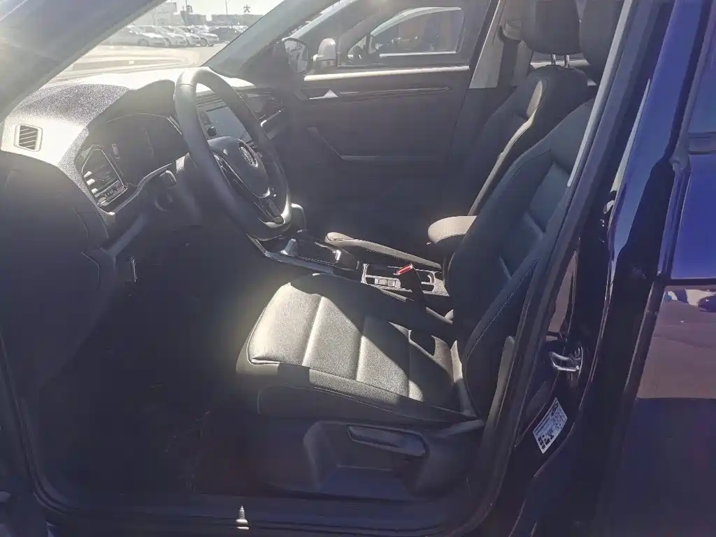 Volkswagen T-Roc — миниатюра 3