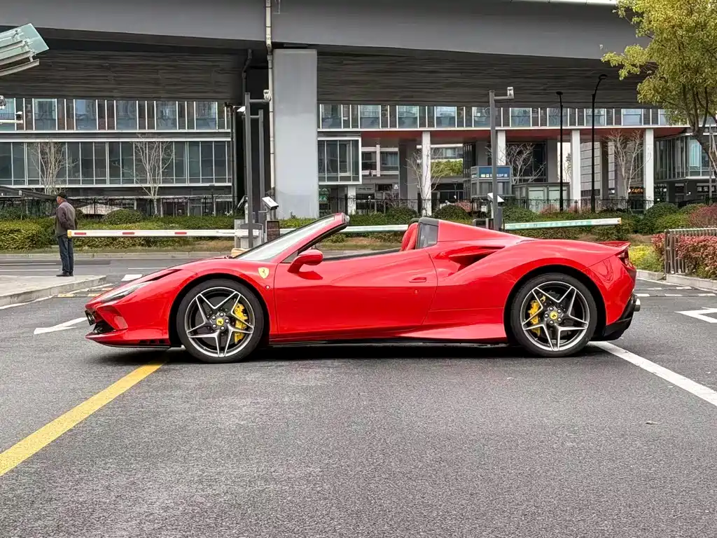 Ferrari F8 — миниатюра 4
