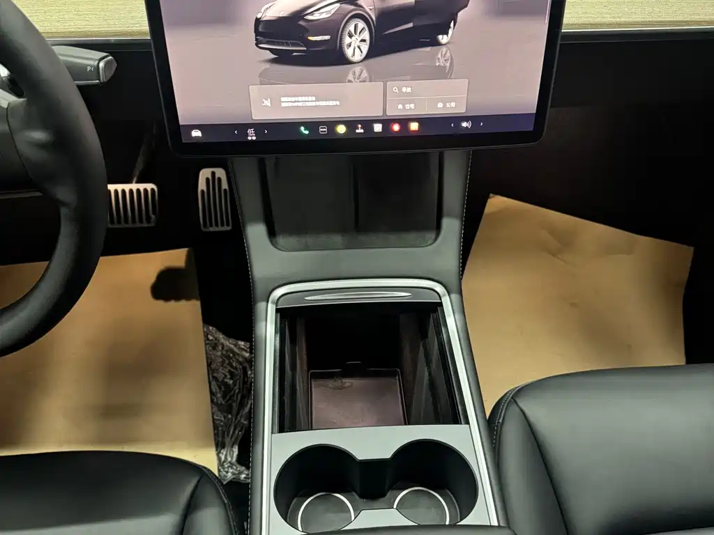 Tesla Model Y — миниатюра 8