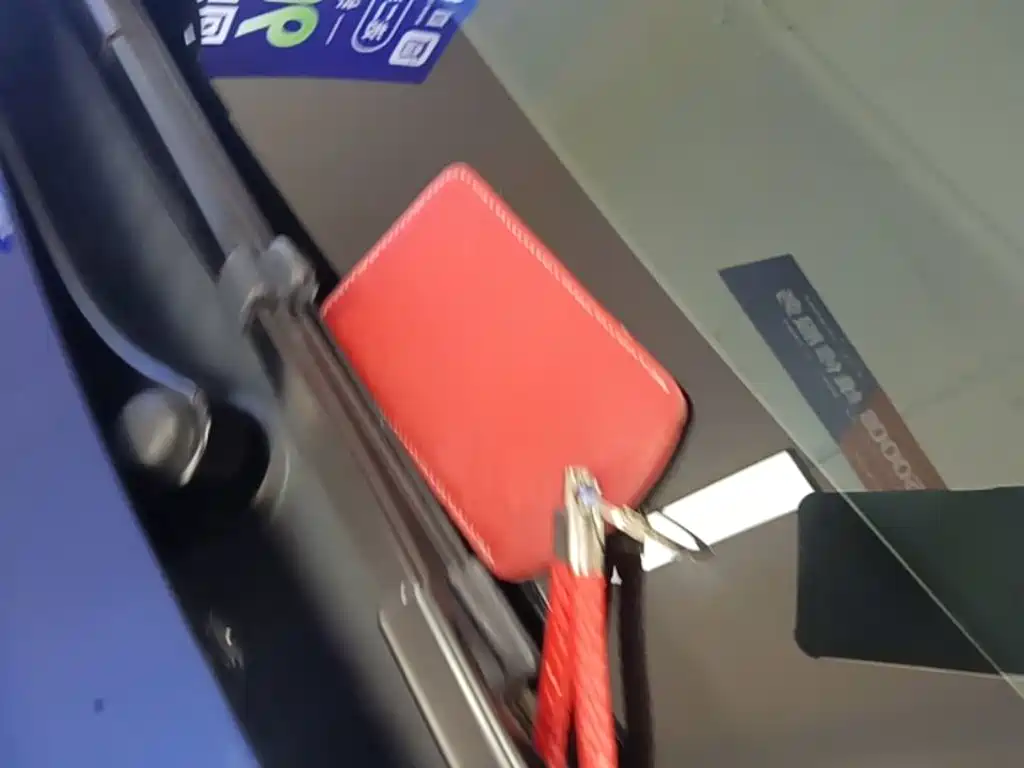 Tesla Model Y — миниатюра 9