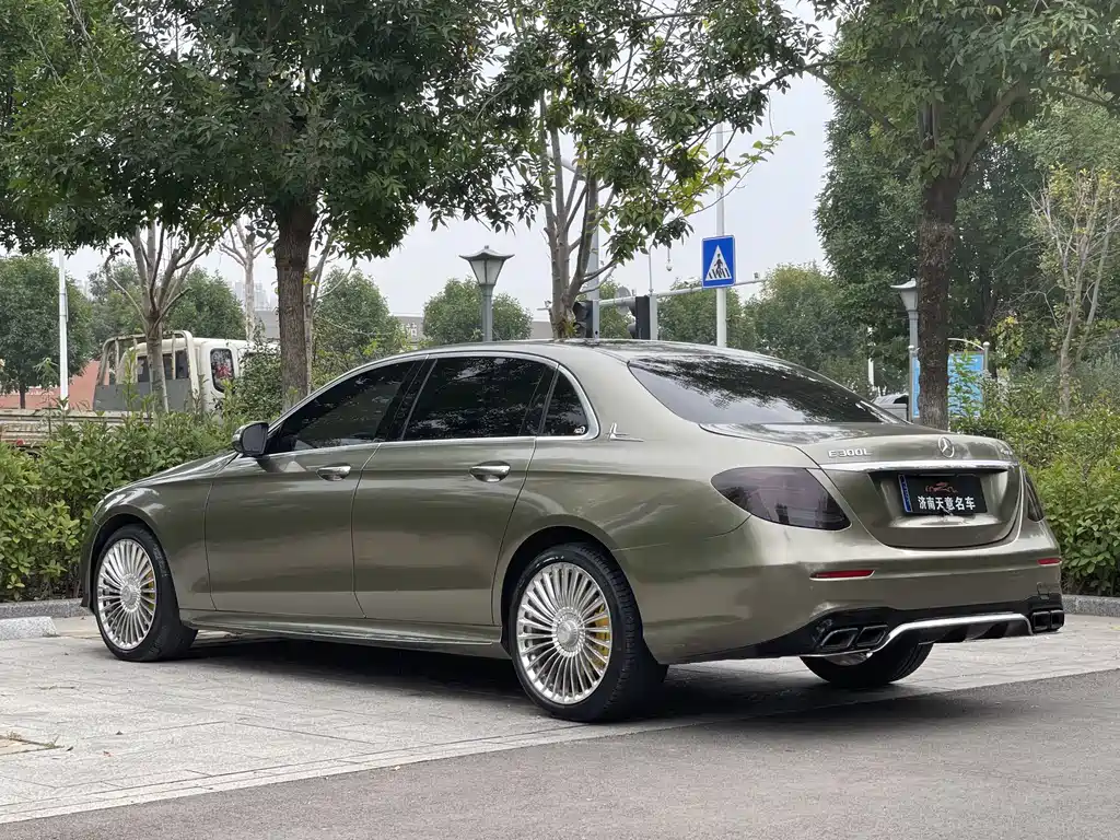 Mercedes-Benz E-Class — миниатюра 9