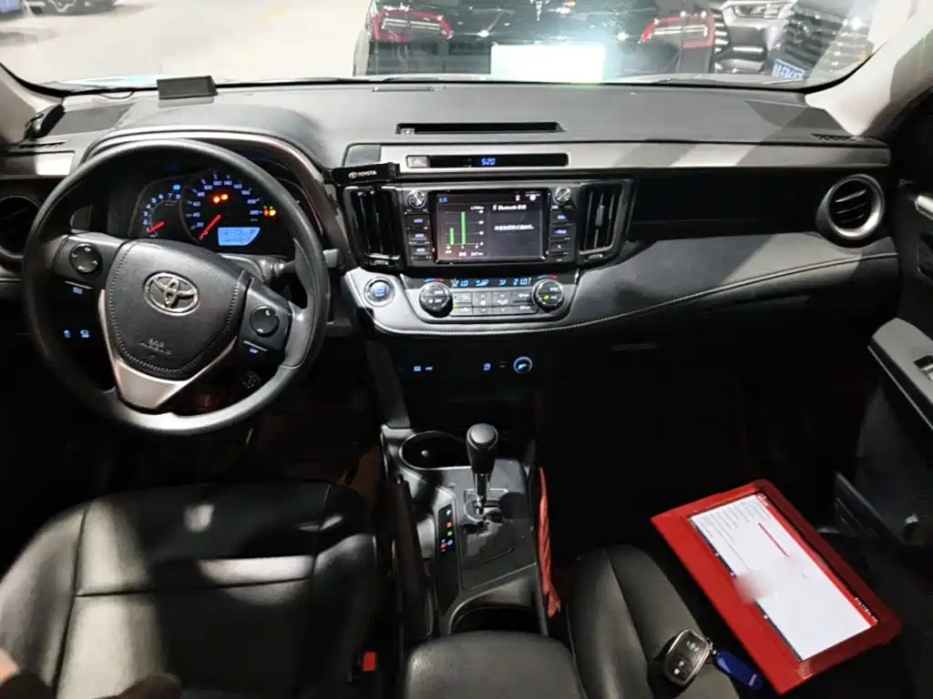 Toyota RAV4 — миниатюра 10