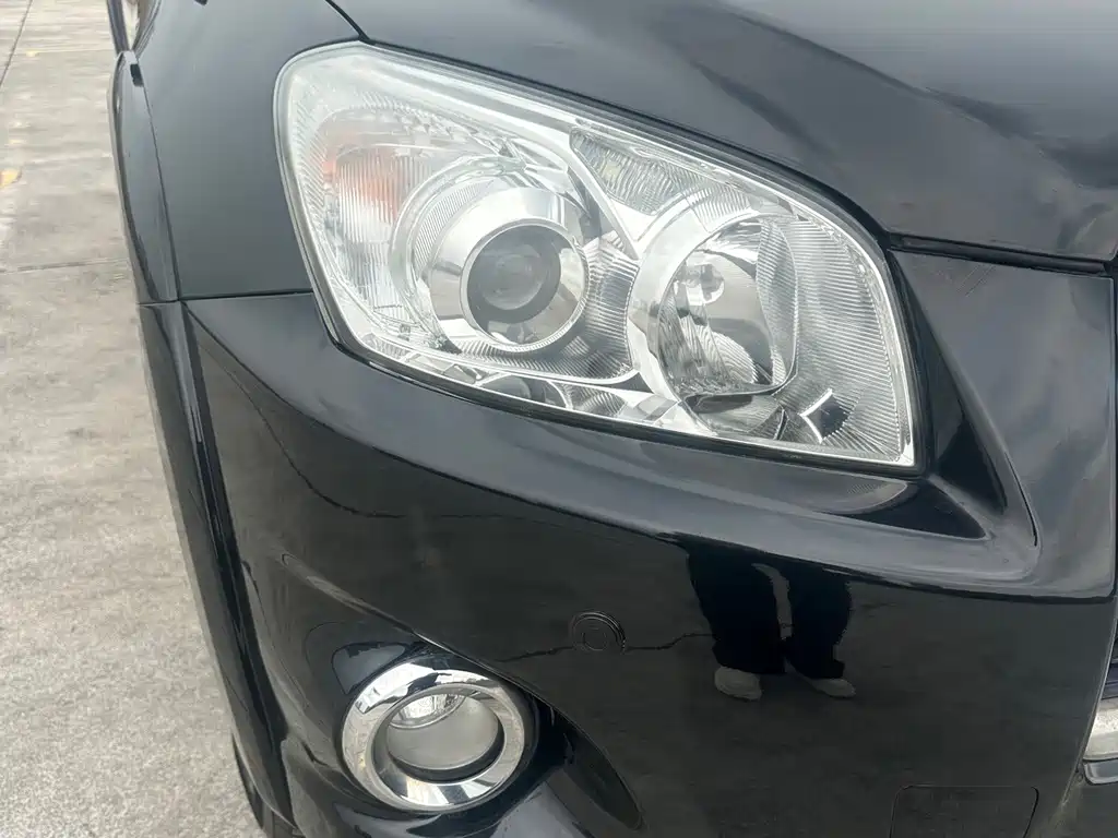 Toyota RAV4 — миниатюра 6