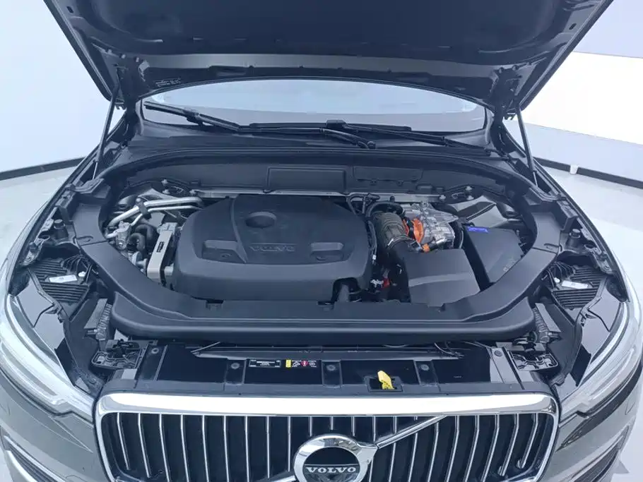 Volvo XC60 PHEV — миниатюра 10
