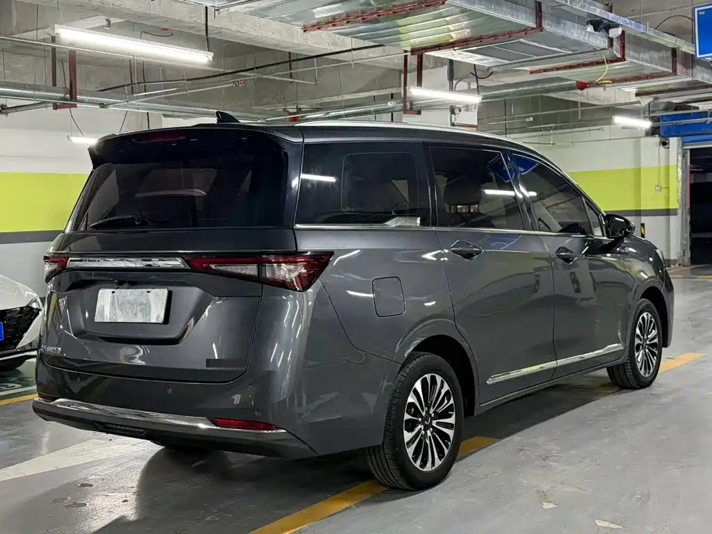 Wuling Jiachen — миниатюра 6