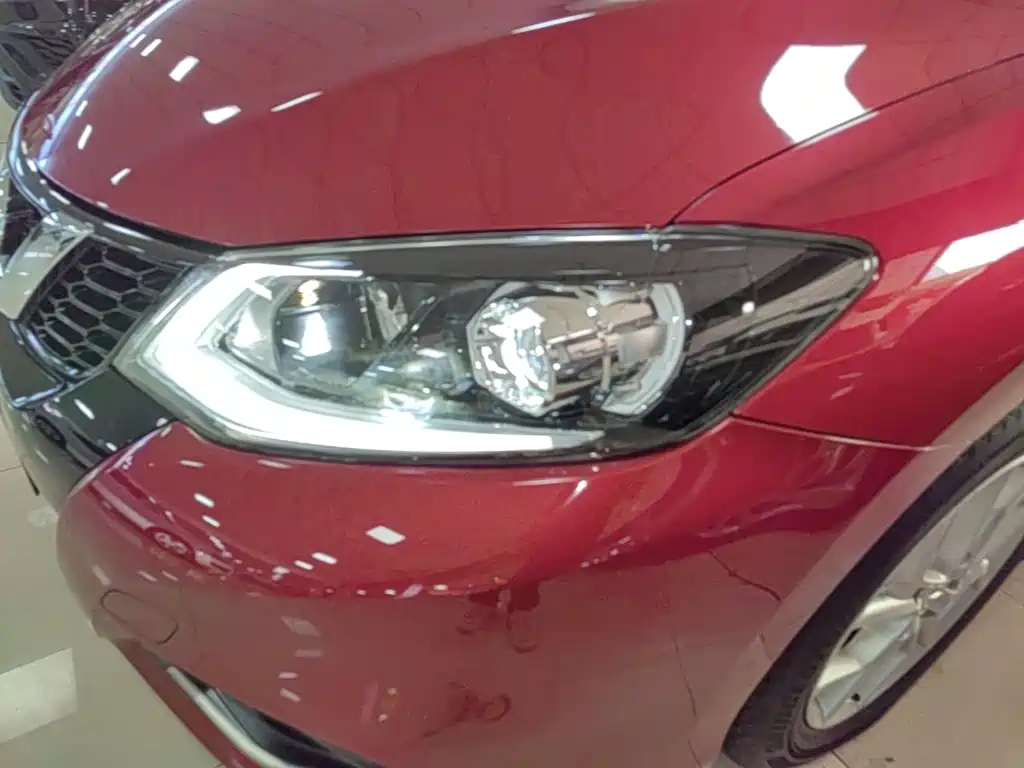 Nissan Tiida — миниатюра 24