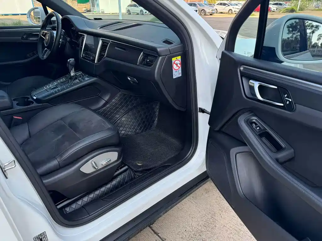 Porsche Macan — миниатюра 4