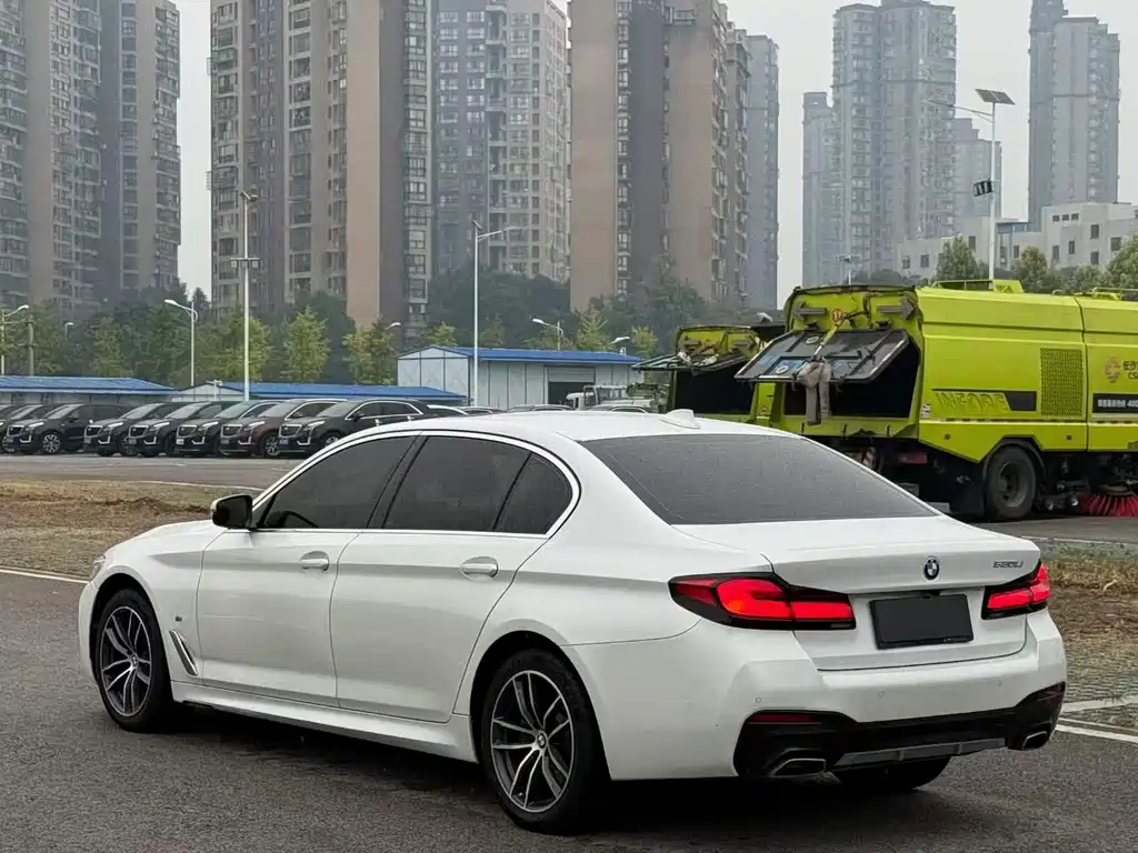 BMW 5 Series — миниатюра 8
