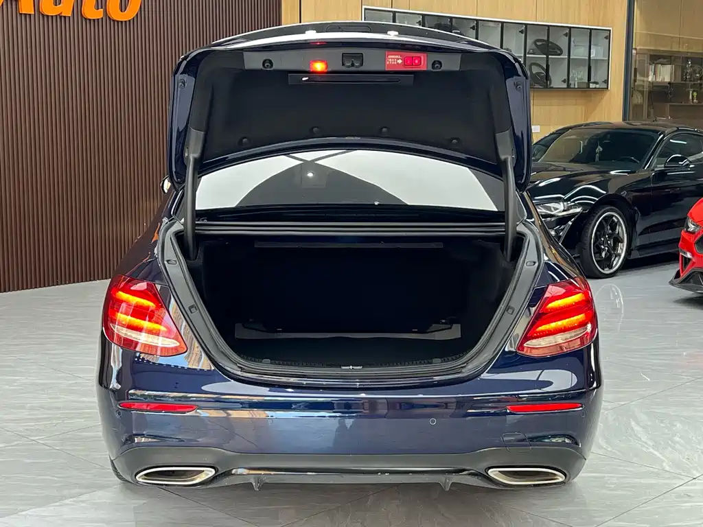 Mercedes-Benz E-Class (Import) — миниатюра 33