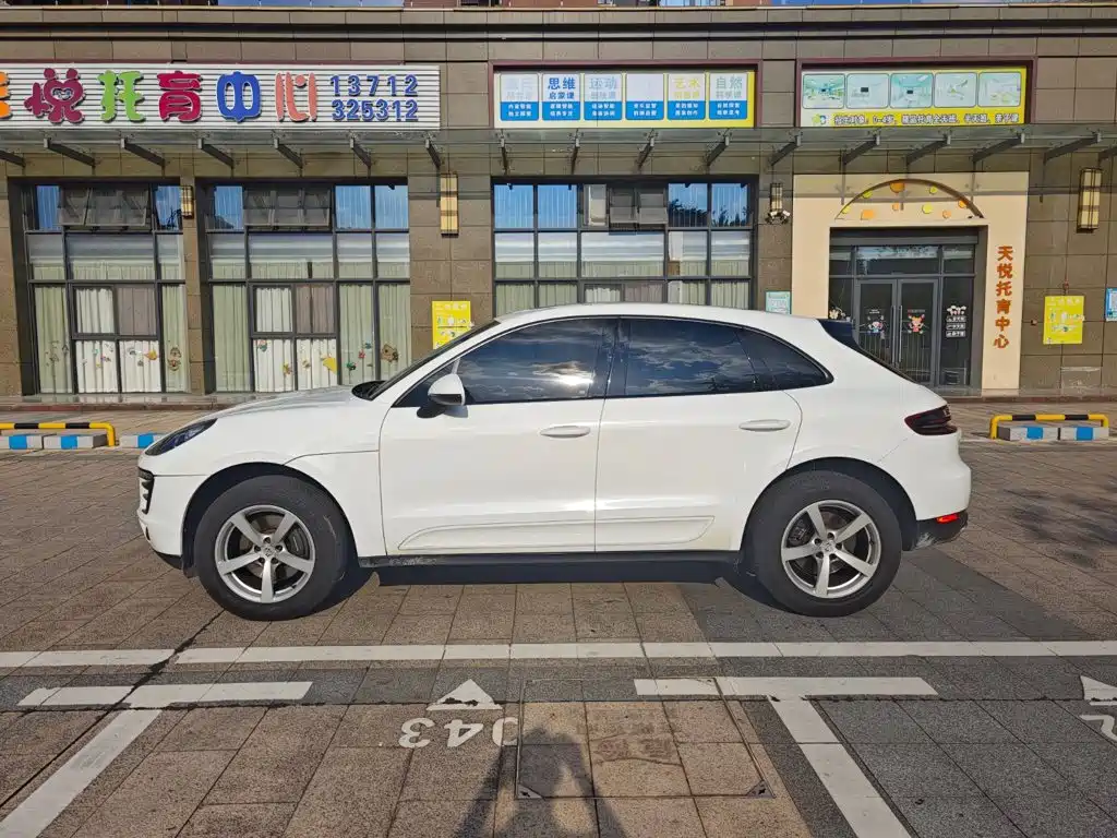Porsche Macan — миниатюра 8