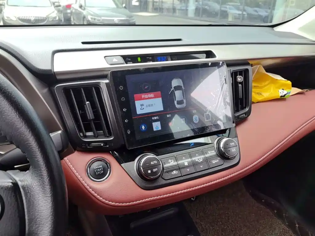 Toyota RAV4 — миниатюра 18
