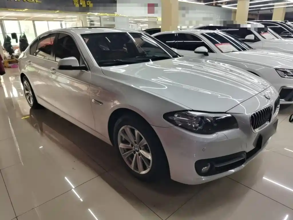 BMW 5 Series — миниатюра 4