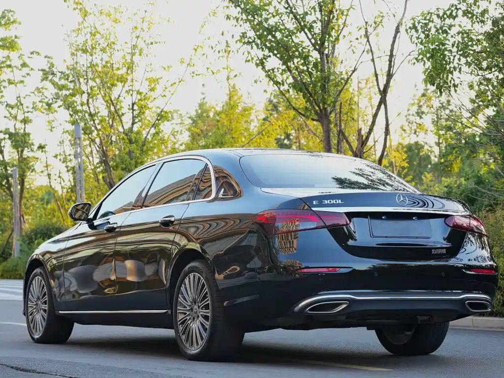 Mercedes-Benz E-Class — миниатюра 11
