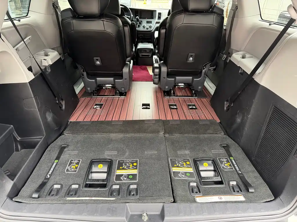 Toyota Sienna — миниатюра 14