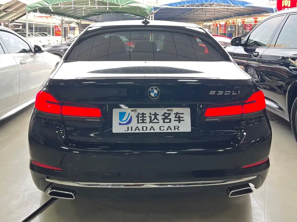 BMW 5 Series — миниатюра 13