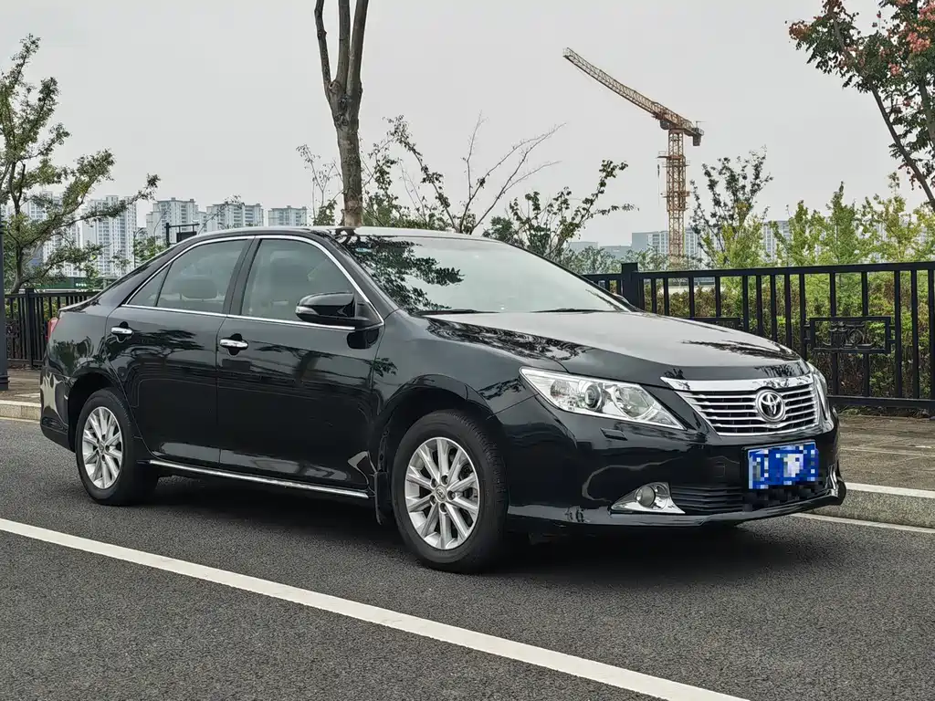 Toyota Camry — миниатюра 3
