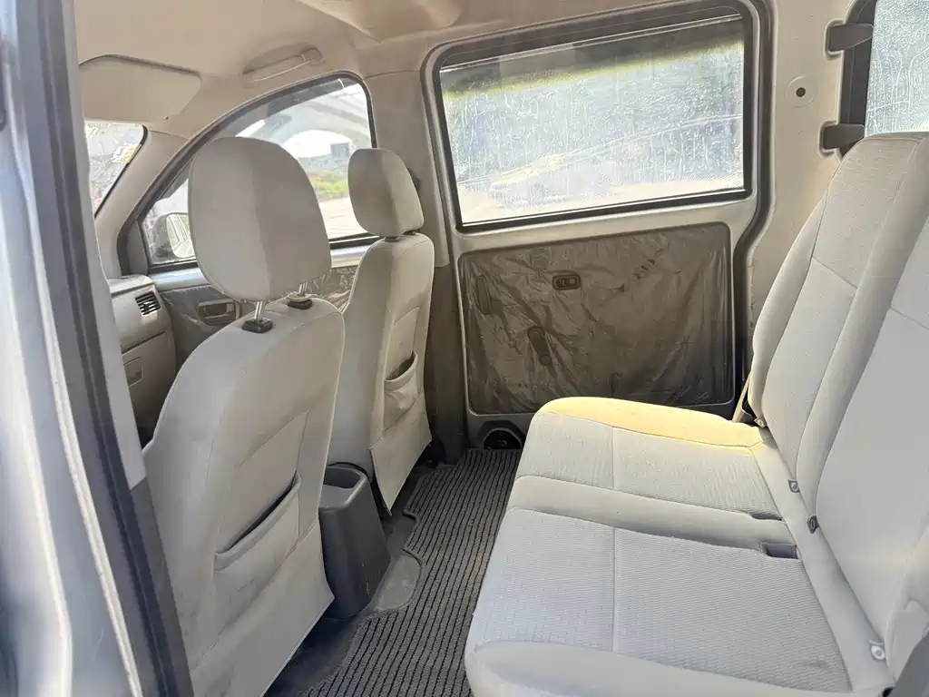 Wuling Rongguang V — миниатюра 11