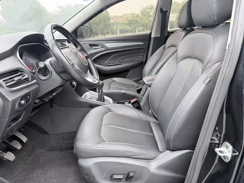 Roewe RX3 — миниатюра 4