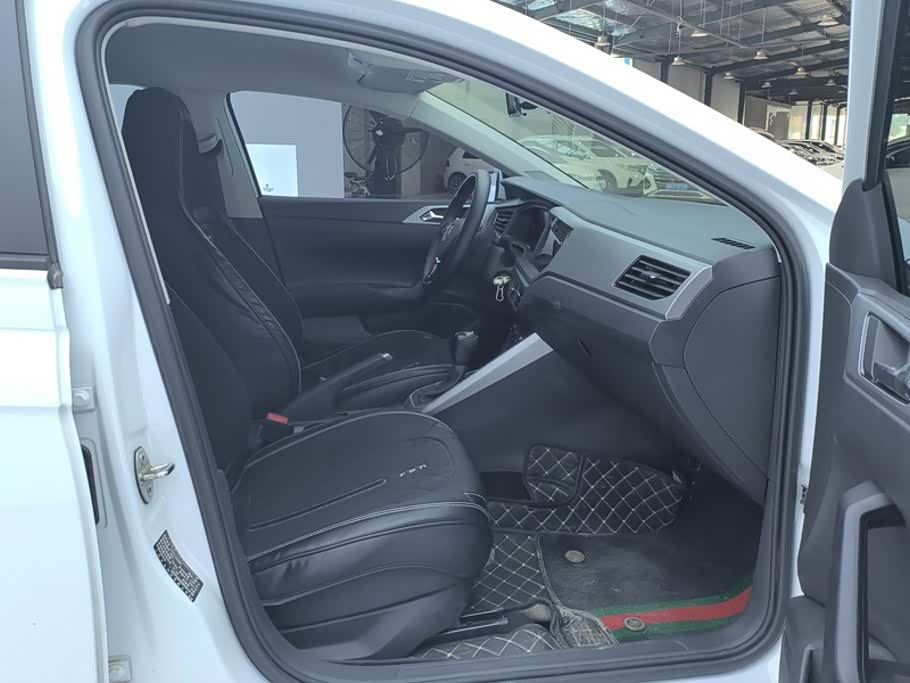 Volkswagen Polo 1.5 л 2023 г. Белый, пробег 40100 км