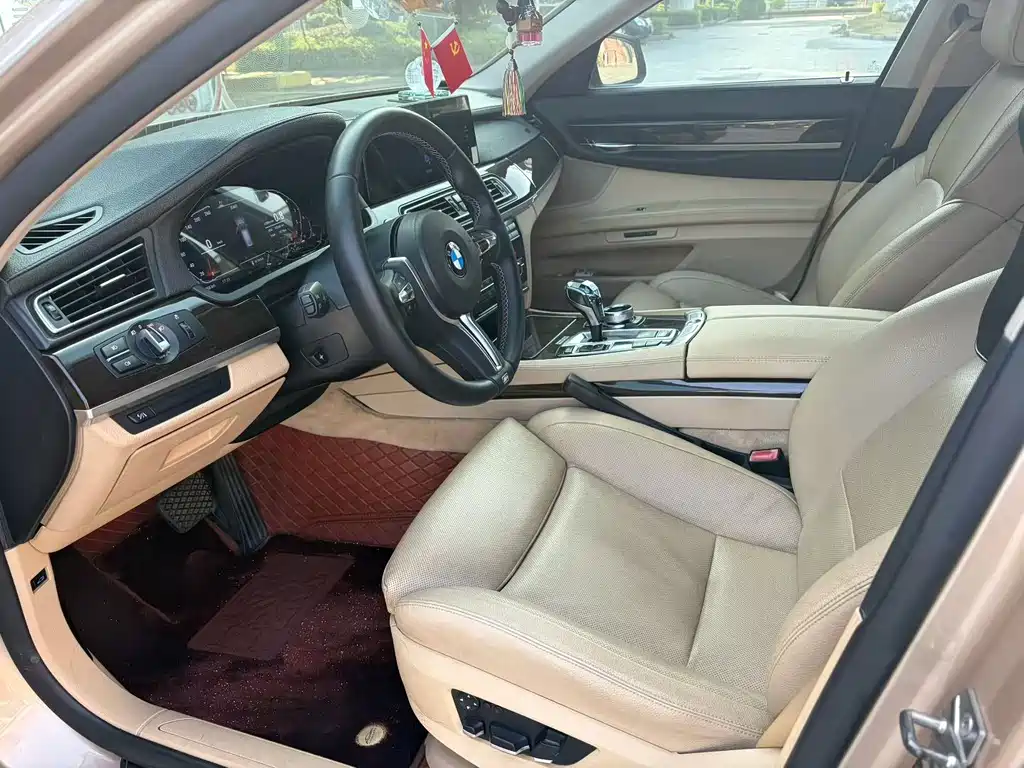 BMW 7 Series — миниатюра 4