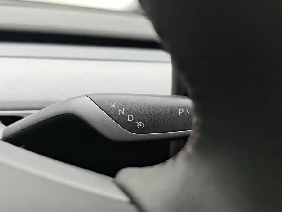 Tesla Model Y — миниатюра 16