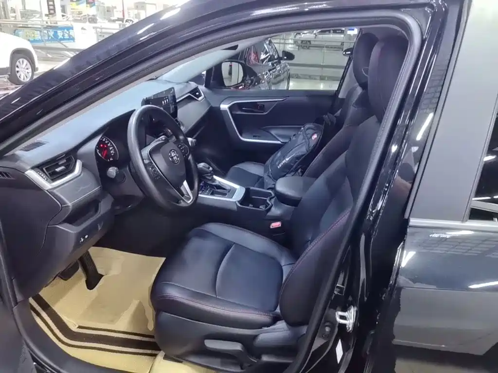 Toyota RAV4 — миниатюра 15