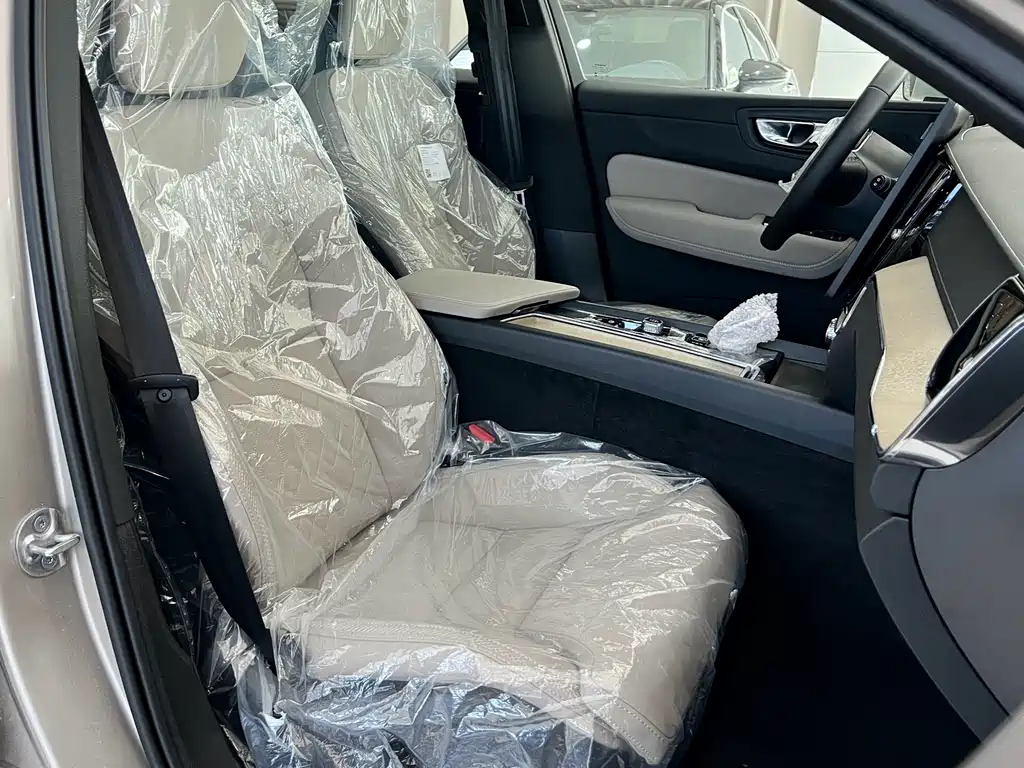 Volvo XC60 2026 B5 Luxury