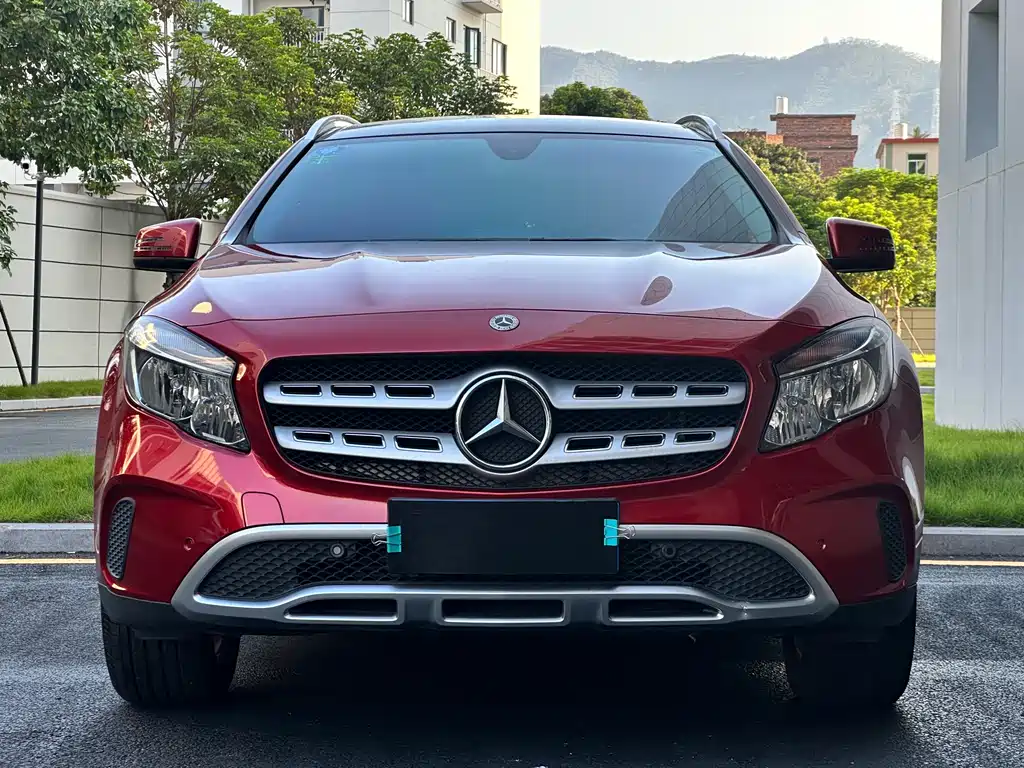 MERCEDES-BENZ GLA