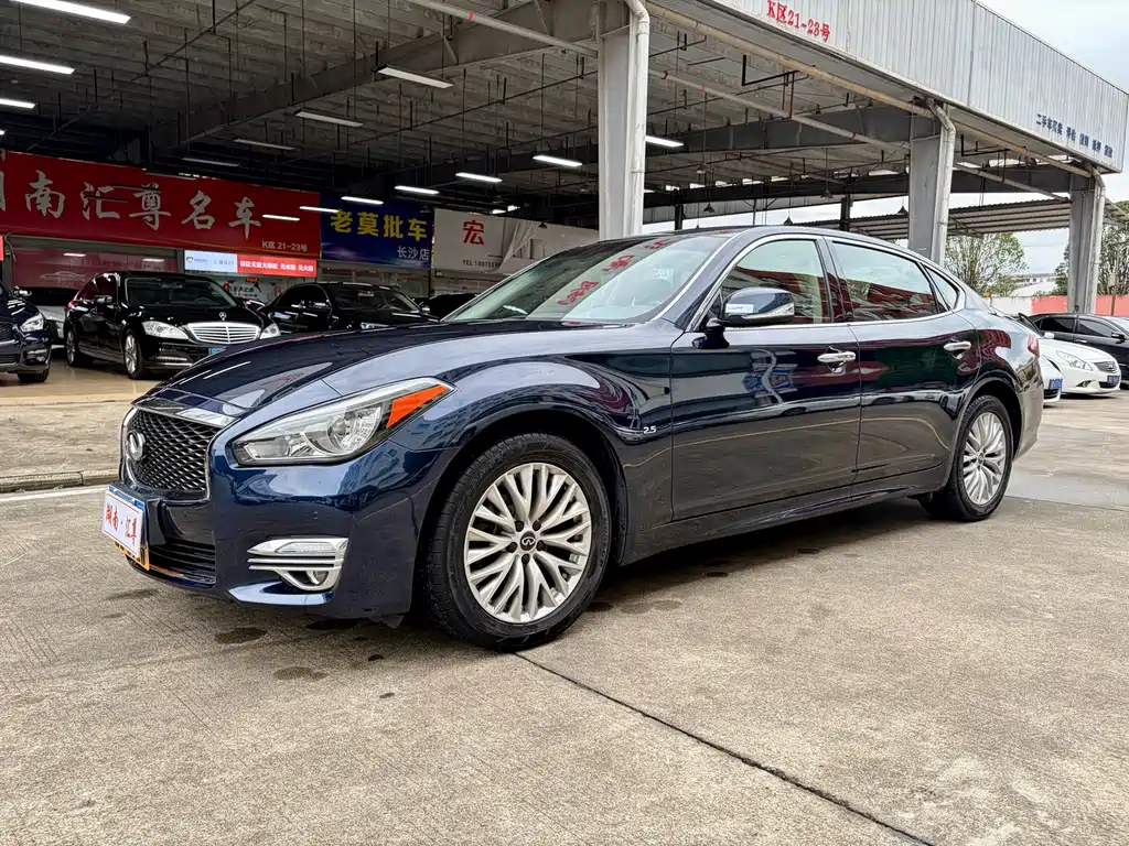 Infiniti Q70