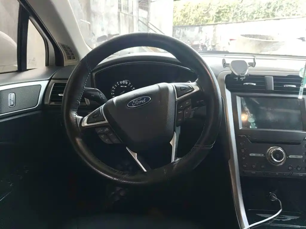 Ford Mondeo — миниатюра 11