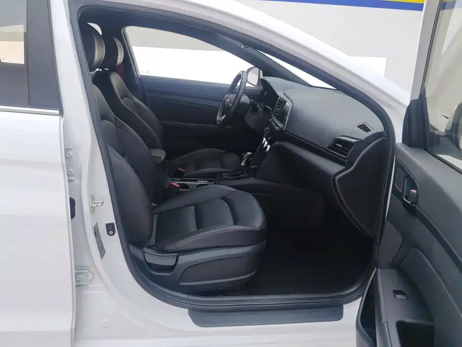 Hyundai Elantra — миниатюра 8