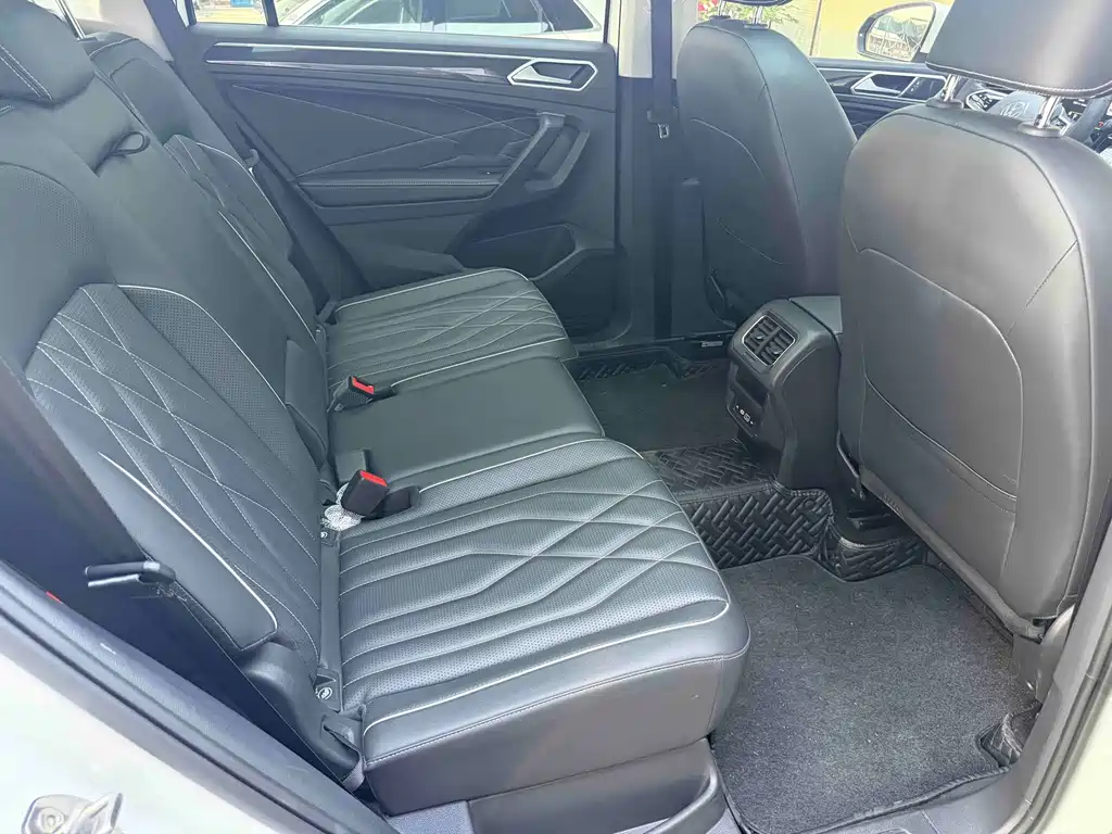 Volkswagen Tiguan L — миниатюра 19
