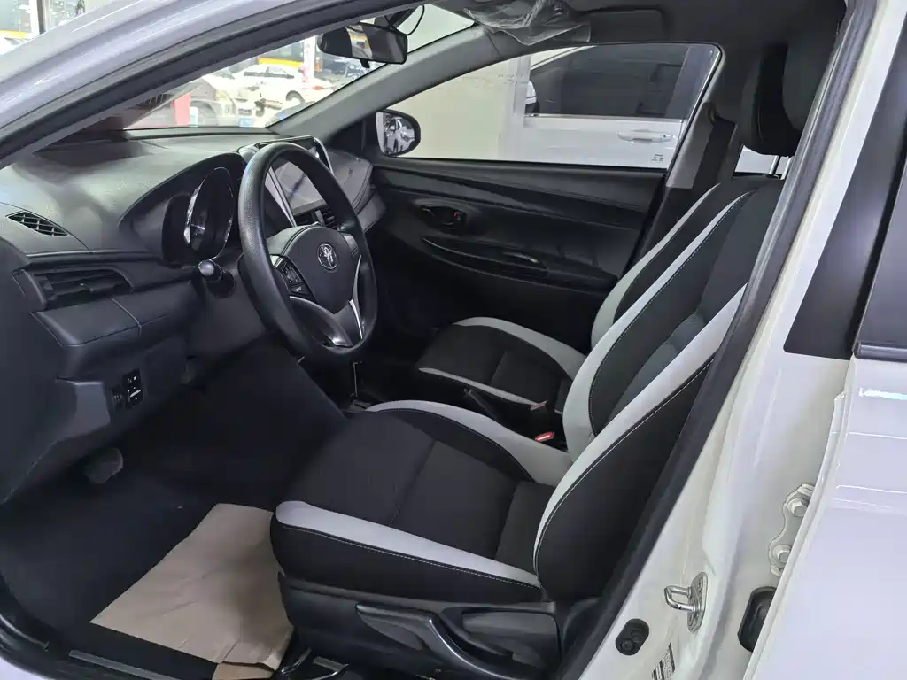 Toyota Yaris L — миниатюра 7