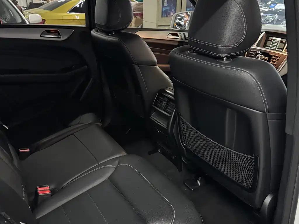 Mercedes-Benz M-Class — миниатюра 10