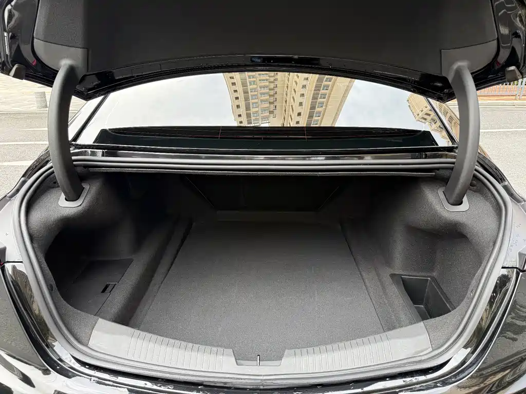 Cadillac CT5 — миниатюра 8