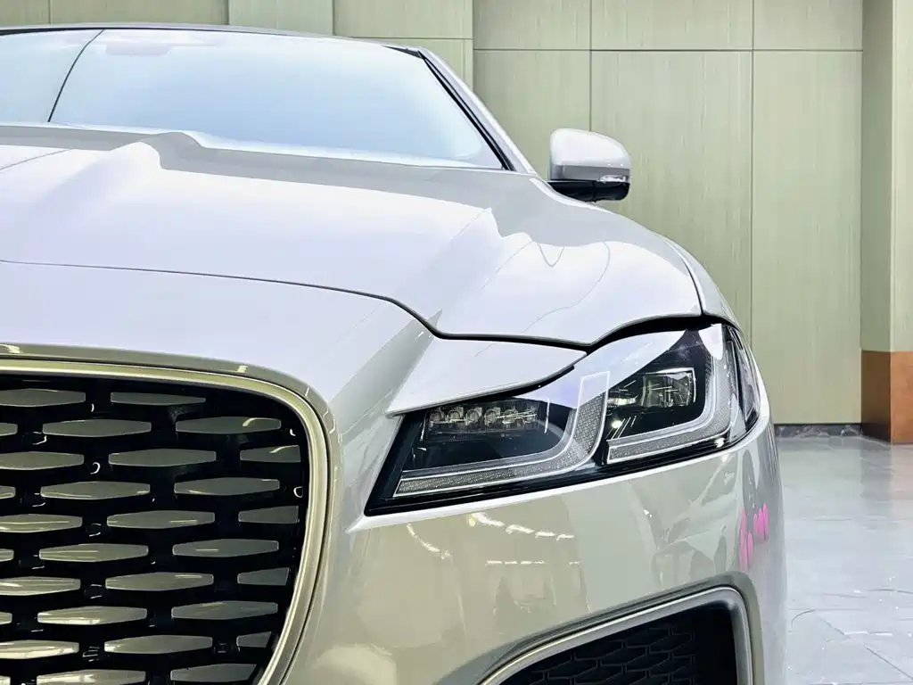 Jaguar XFL — миниатюра 7