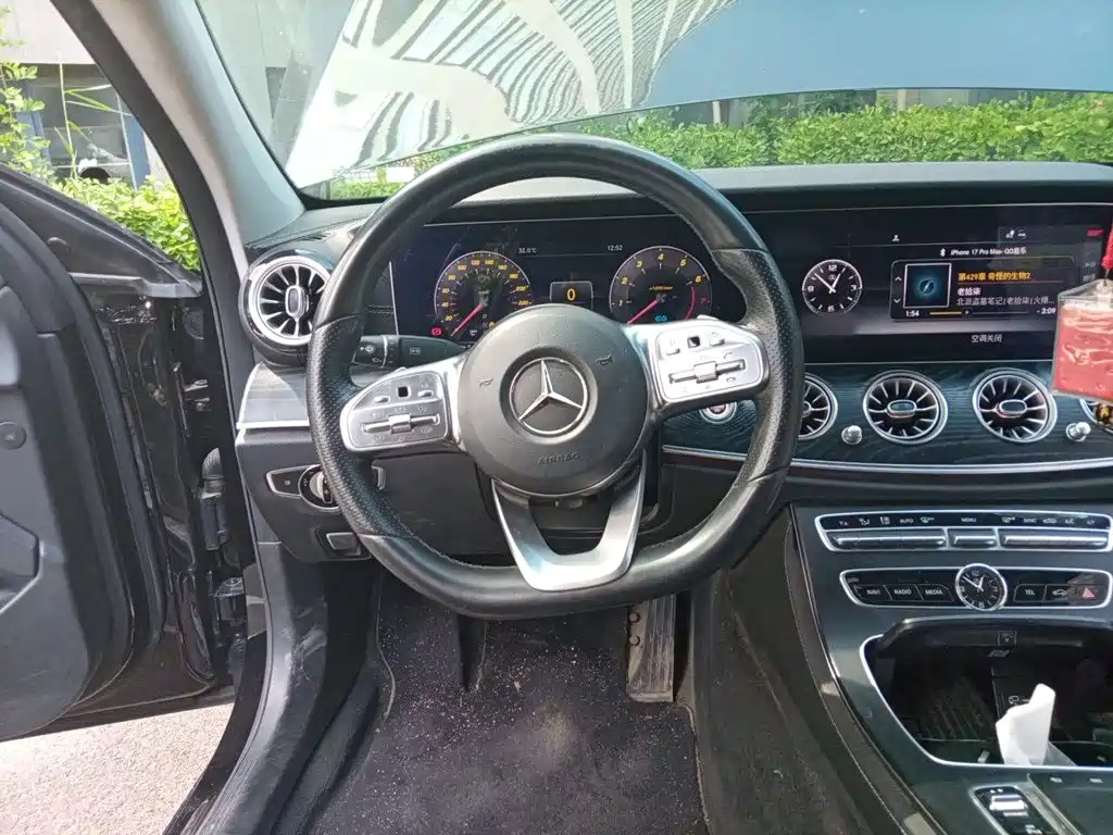 Mercedes-Benz E-Class — миниатюра 6