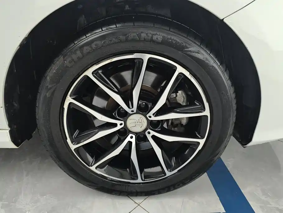 BYD MAX — миниатюра 6