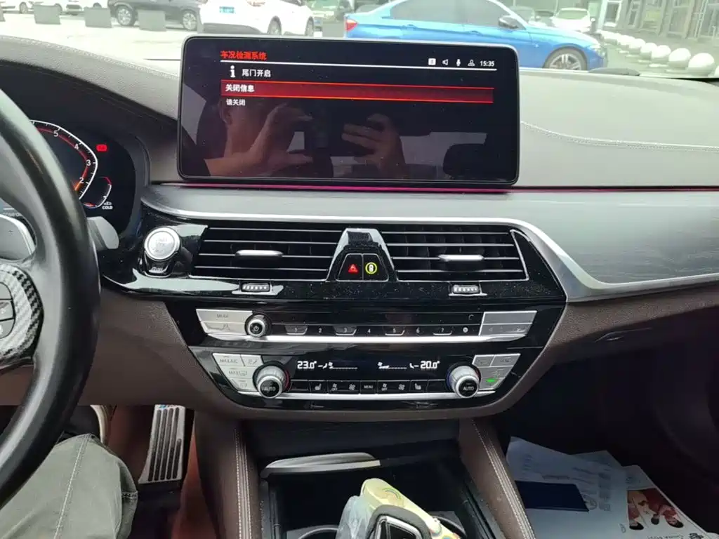 BMW 5 Series — миниатюра 13