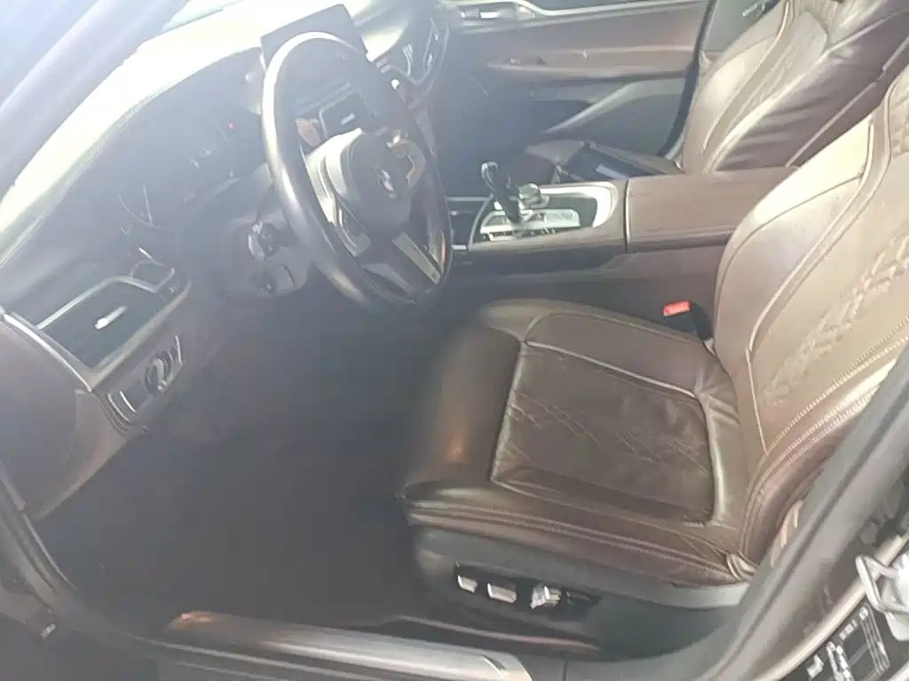 BMW 7 Series — миниатюра 15