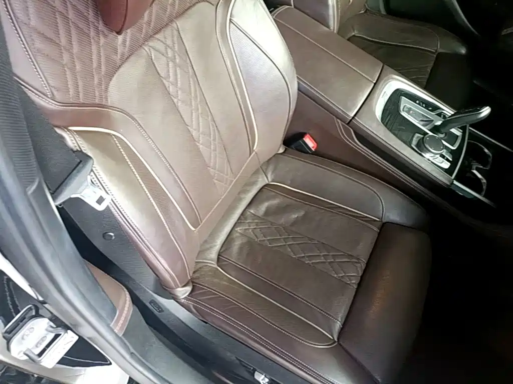 BMW 7 Series — миниатюра 25